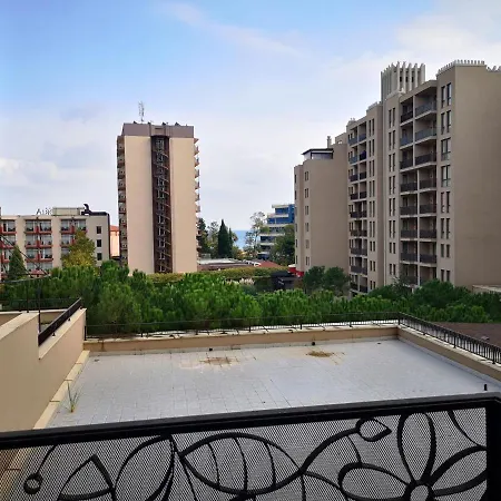 Visit Sunny Sarka Apartman *