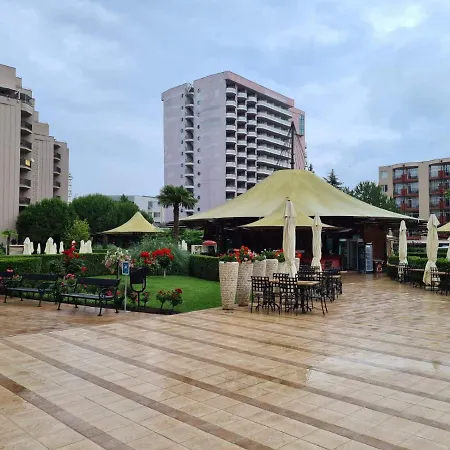 Visit Sunny Sarka Apartman *